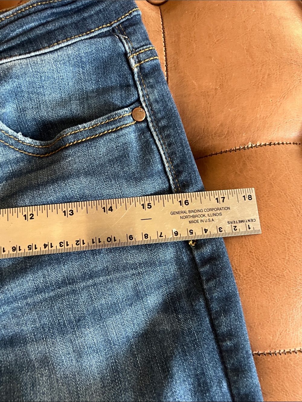 Judy Blue Mid-Rise relaxed fit Jeans in Medium Blue wash sz7/ 28 - Picture 4 of 7